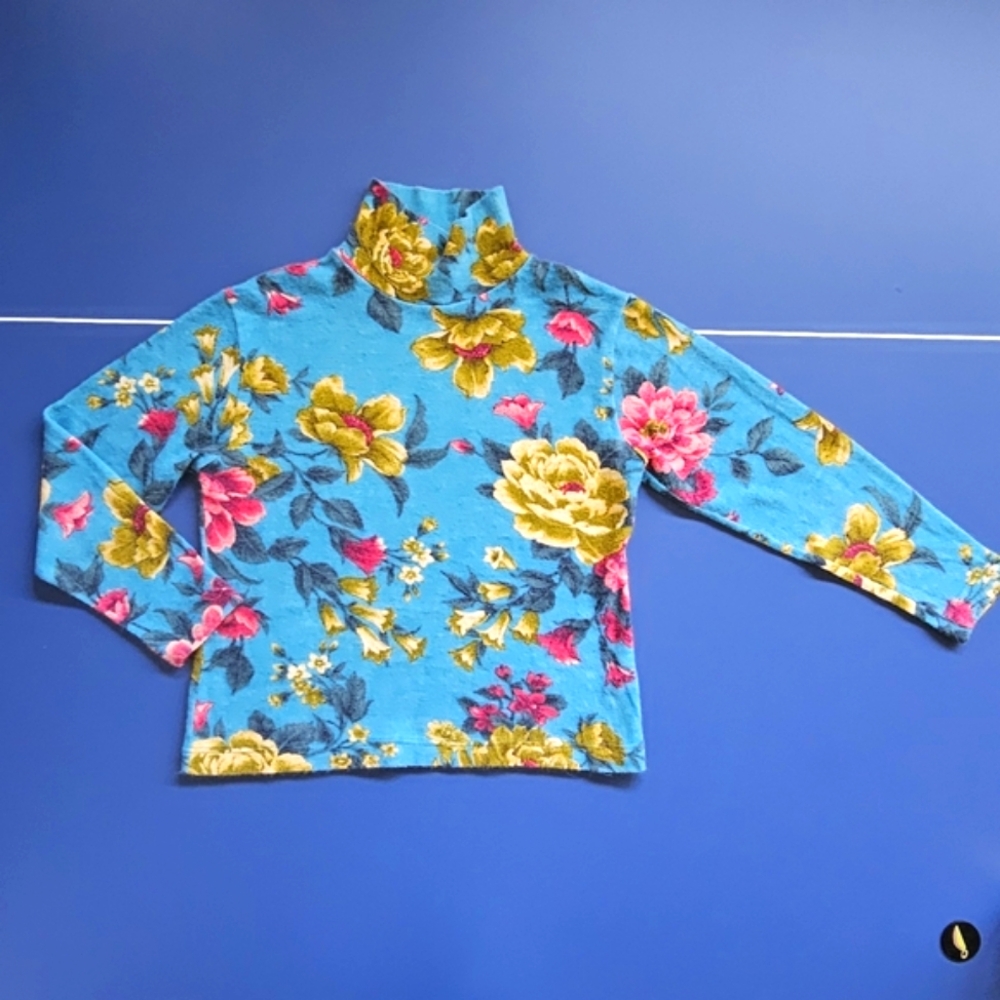 floral blue top like Johnn* Wa* pink yellow green